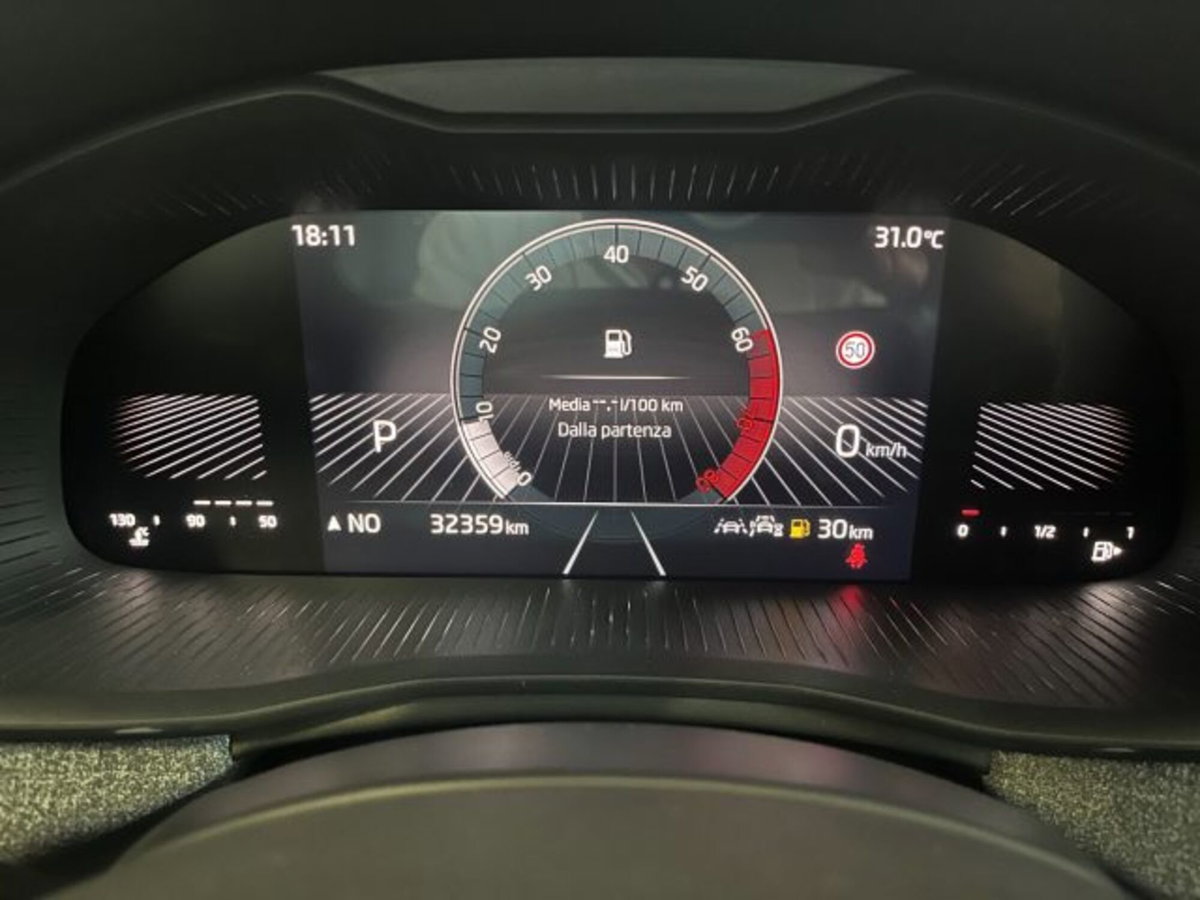 Skoda Kamiq 1.5 tsi Black Dots 150cv dsg (7)