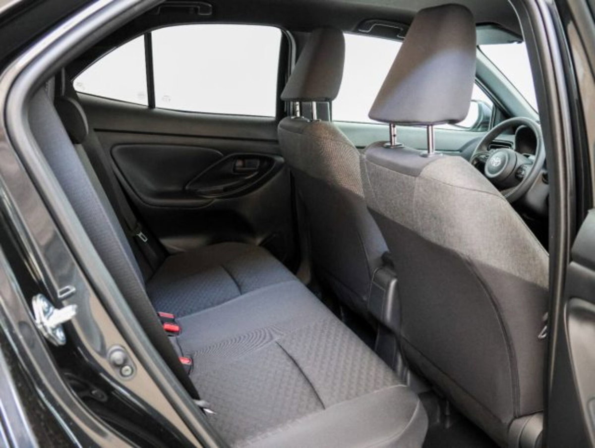 Toyota Yaris Cross 1.5h GR Sport Black Sky fwd 116cv e-cvt (12)