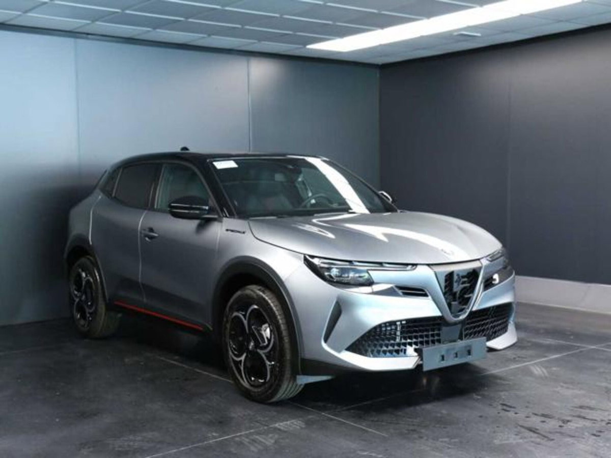 Alfa Romeo Junior 1.2 ibrida Speciale 145cv edct6 (2)