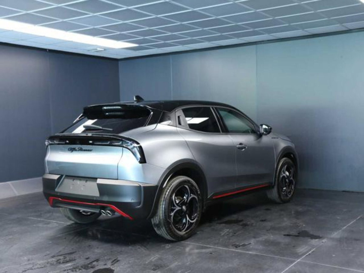 Alfa Romeo Junior 1.2 ibrida Speciale 145cv edct6 (4)