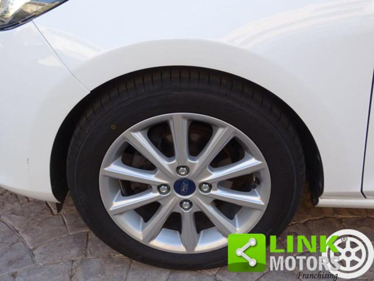 Ford Fiesta 1.5 TDCi 120 CV 5 porte Titanium (14)