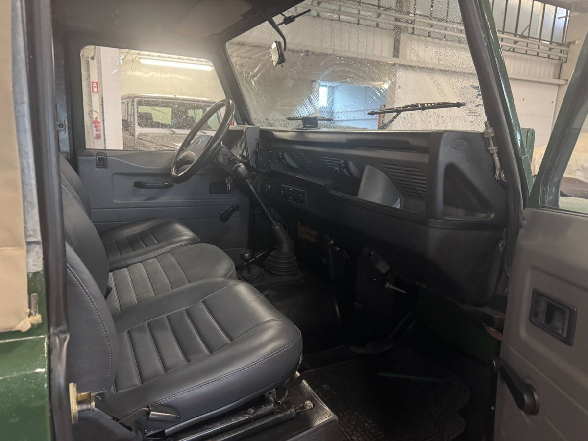 Land Rover Defender 90 2.5 Tdi Hard-top (7)