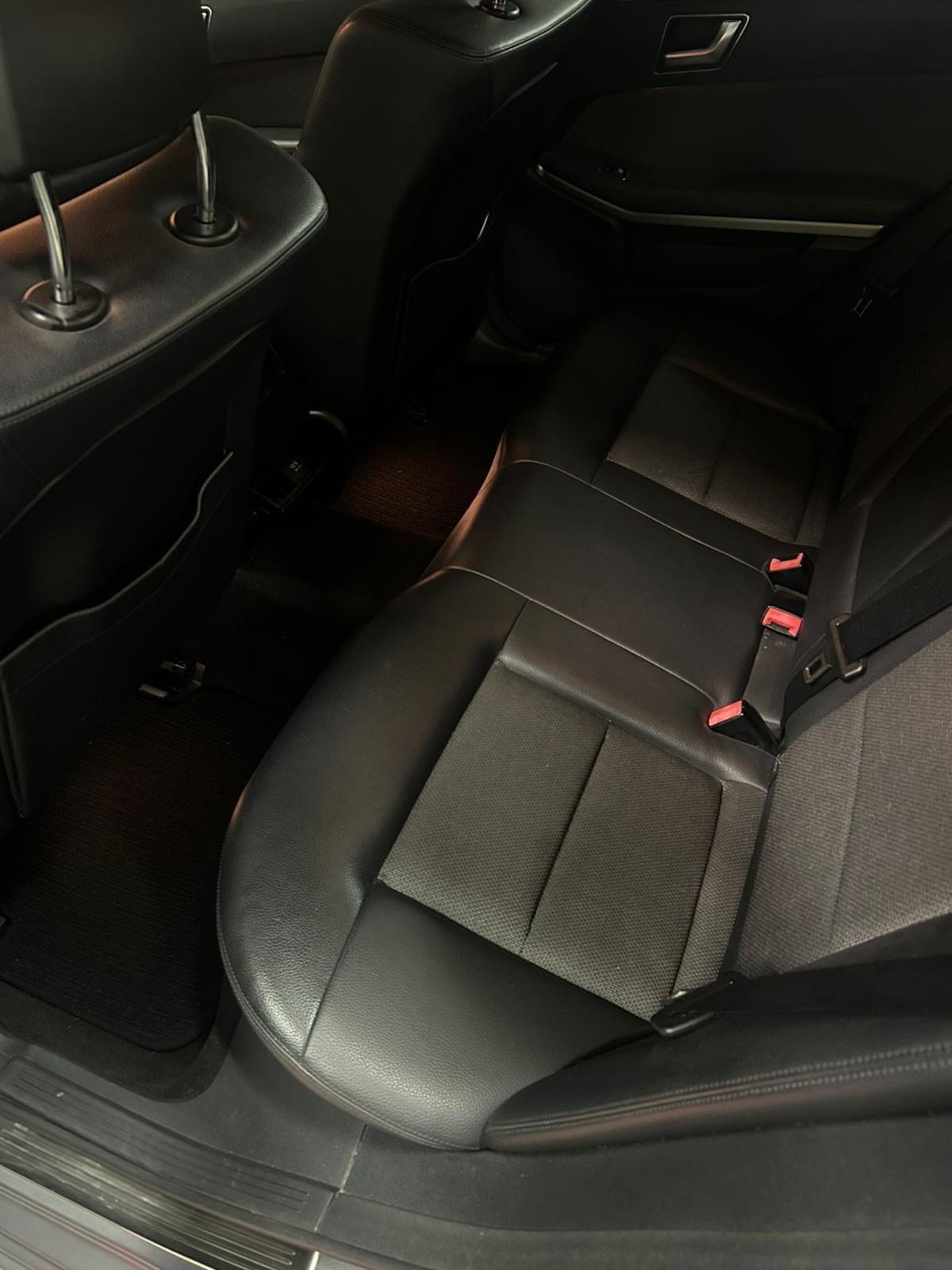 Mercedes-Benz Classe E 350 CDI BlueEFFICIENCY Avantgarde AMG (9)