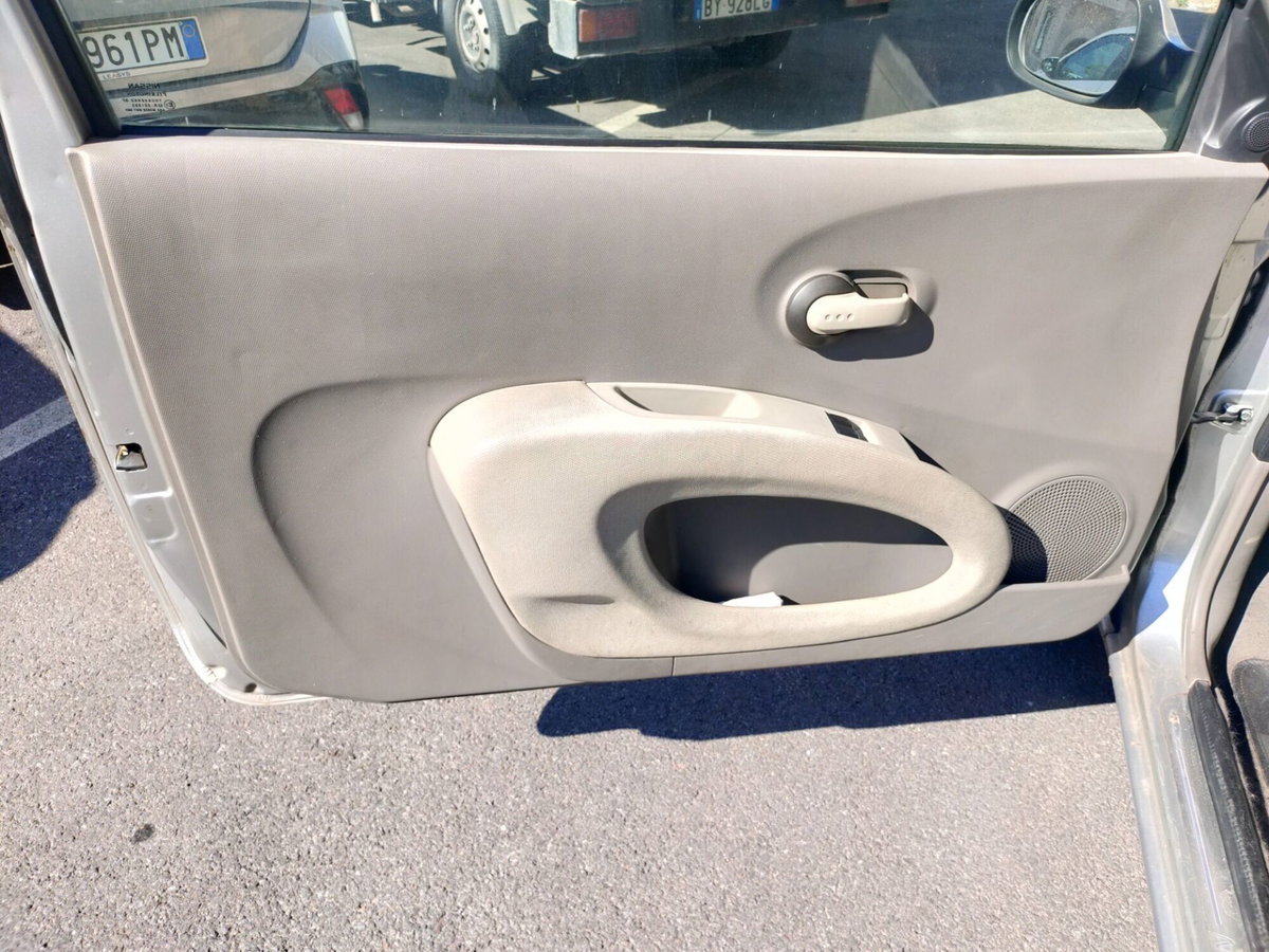 Nissan Micra 1.4 16V 3 porte Tekna (16)