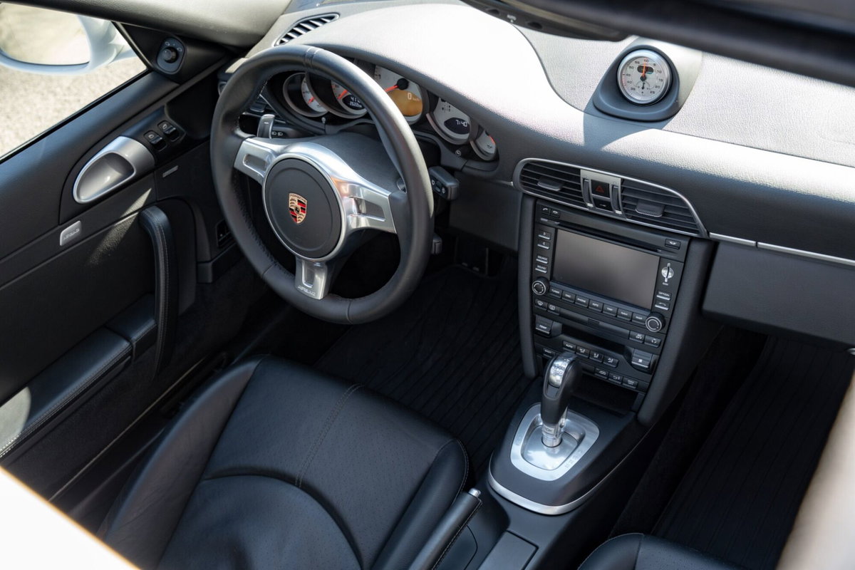 Porsche 911 Coupé Carrera 4S (9)