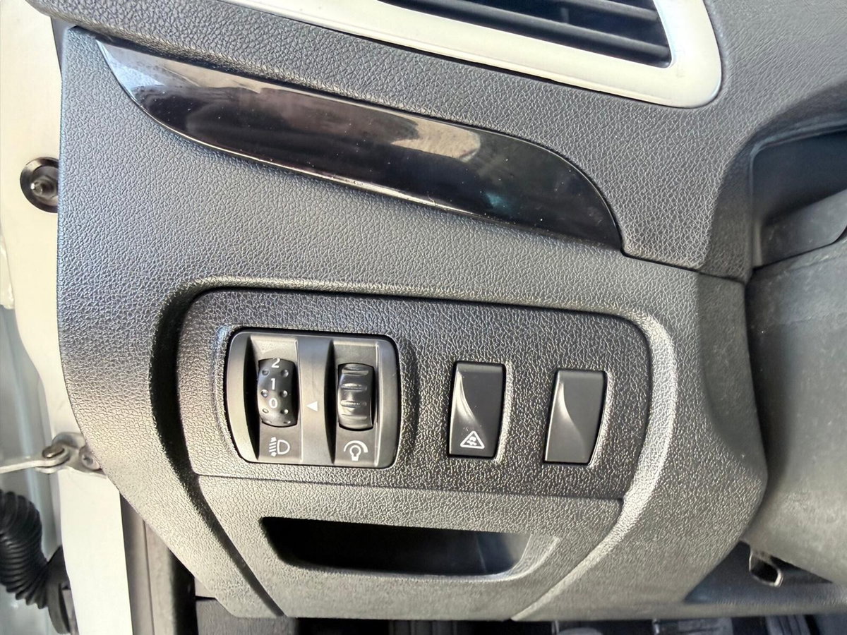 Renault Scenic E-Tech Electric XMod 1.5 dCi 110CV EDC Wave (16)