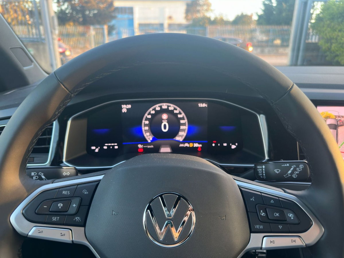 Volkswagen Polo 1.0 tsi R-Line 95cv (11)