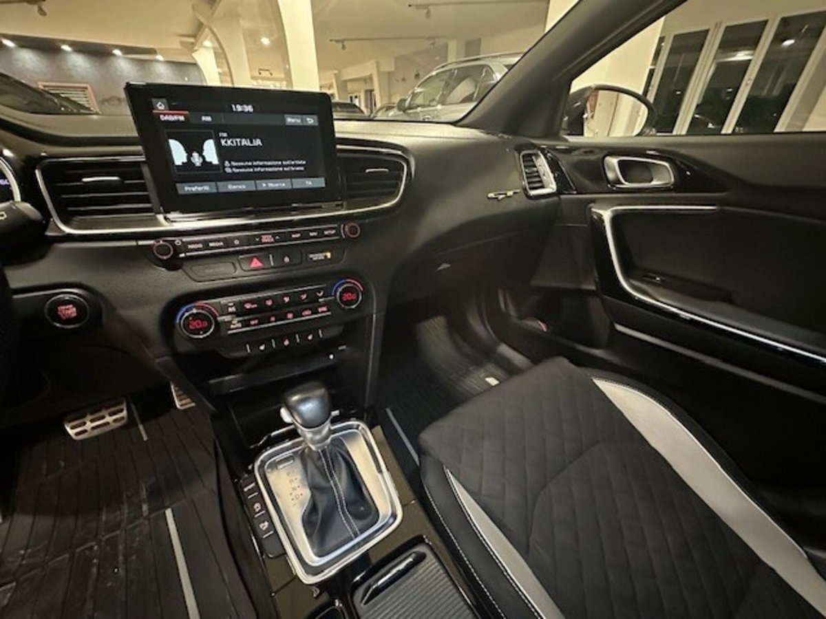 Kia ProCeed 1.6 CRDI DCT GT Line (16)