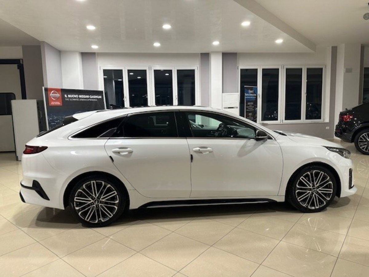 Kia ProCeed 1.6 CRDI DCT GT Line (4)