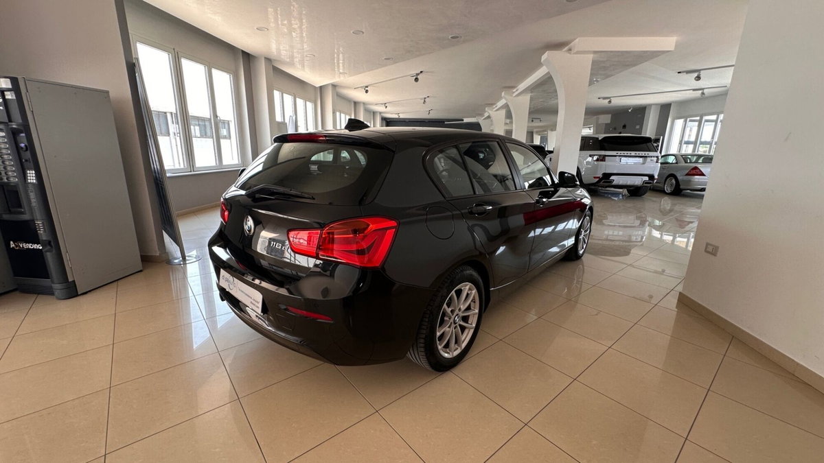 BMW Serie 1 116d 2.0 116CV cat 5 porte Attiva DPF (4)
