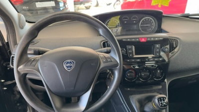 Lancia Ypsilon 1.2 69 CV 5 porte Silver (9)