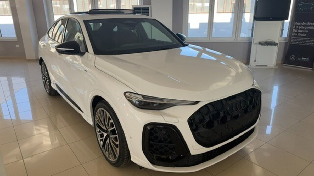 Audi Q5 Sportback 2.0 e-hybrid S line edition quattro 367cv s-tronic (3)