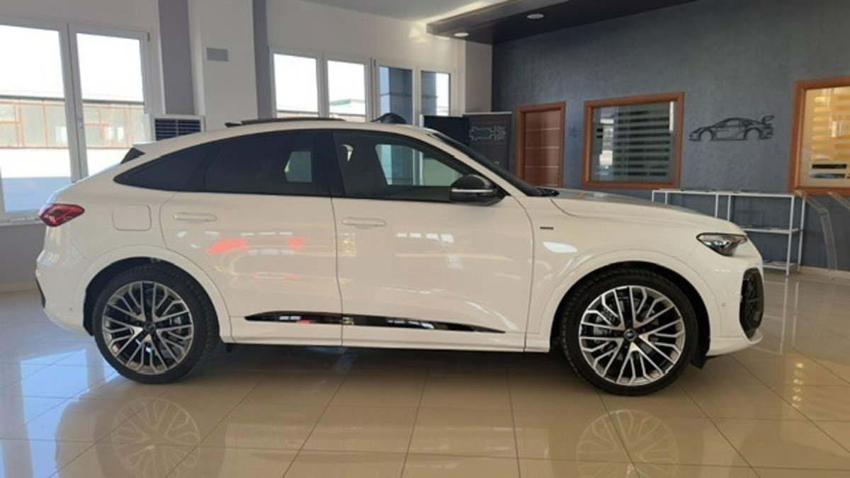 Audi Q5 Sportback 2.0 e-hybrid S line edition quattro 367cv s-tronic (4)