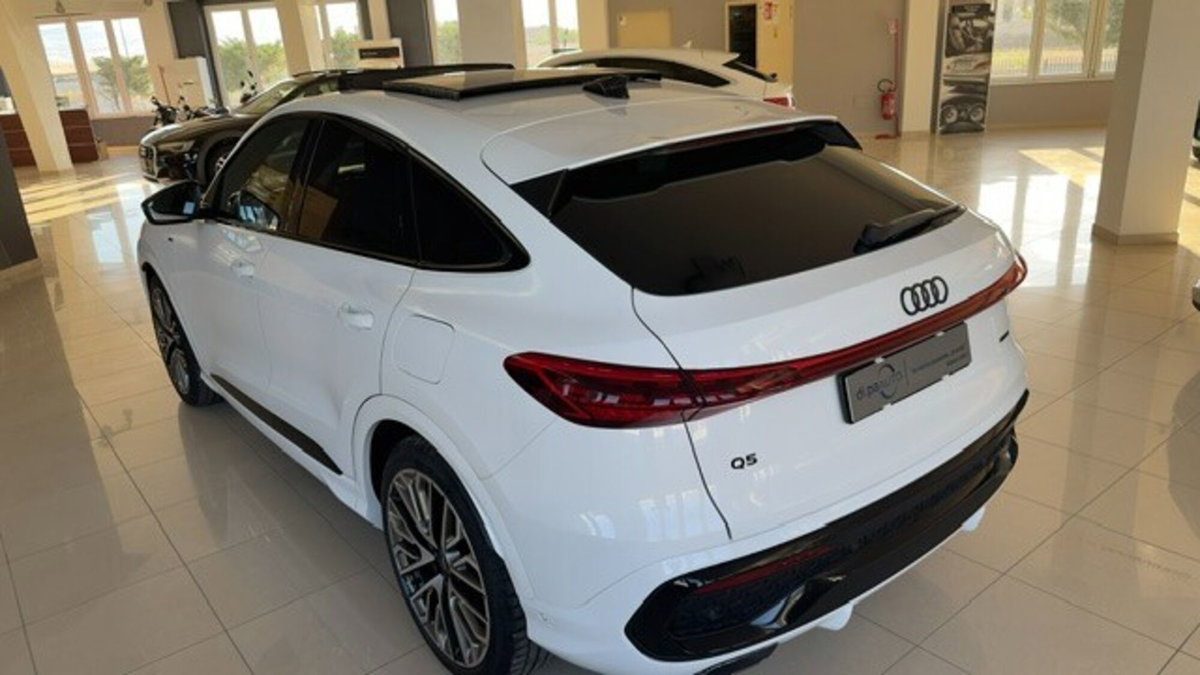 Audi Q5 Sportback 2.0 e-hybrid S line edition quattro 367cv s-tronic (7)