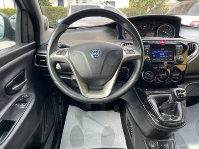 Lancia Ypsilon 1.2 69 CV 5 porte GPL Ecochic Gold (12)