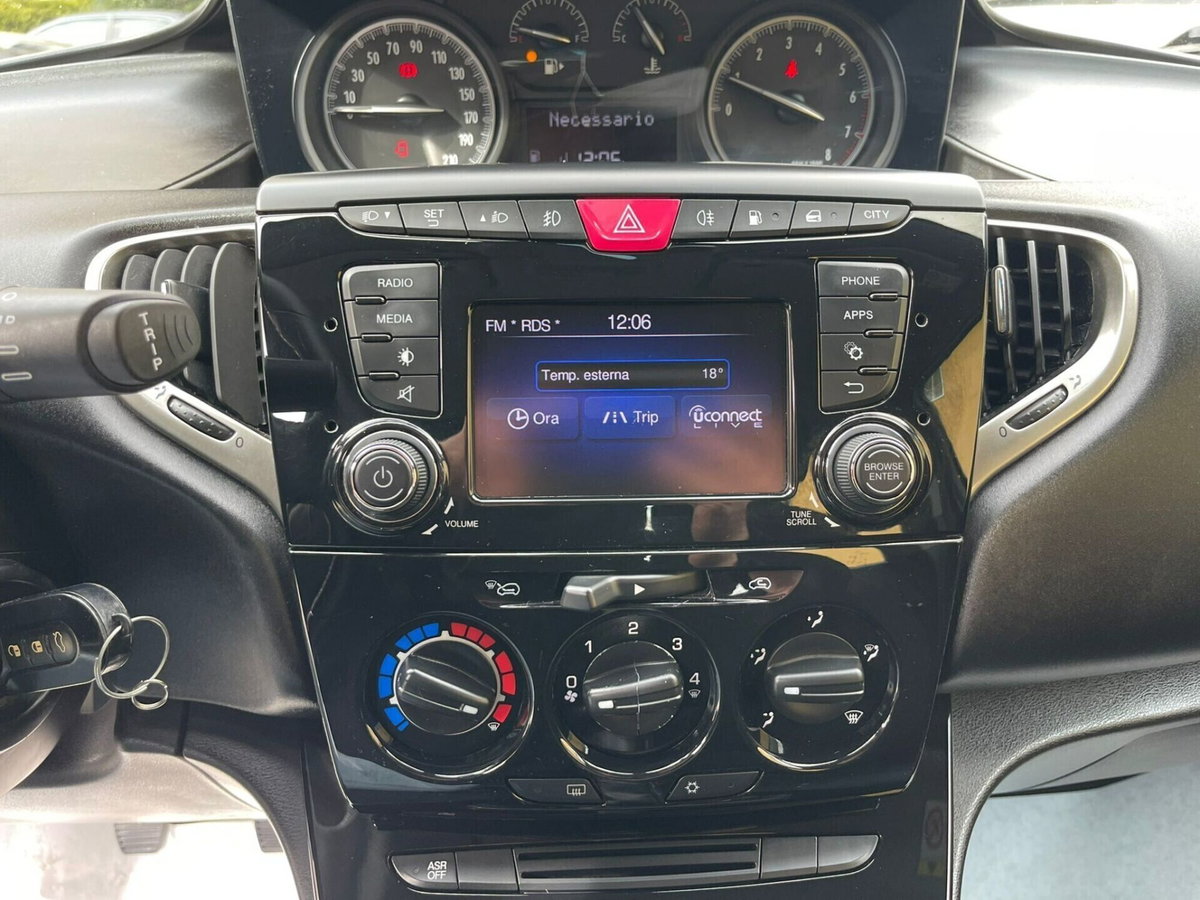 Lancia Ypsilon 1.2 69 CV 5 porte GPL Ecochic Gold (14)