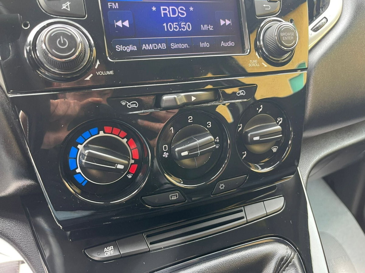 Lancia Ypsilon 1.2 69 CV 5 porte GPL Ecochic Gold (15)
