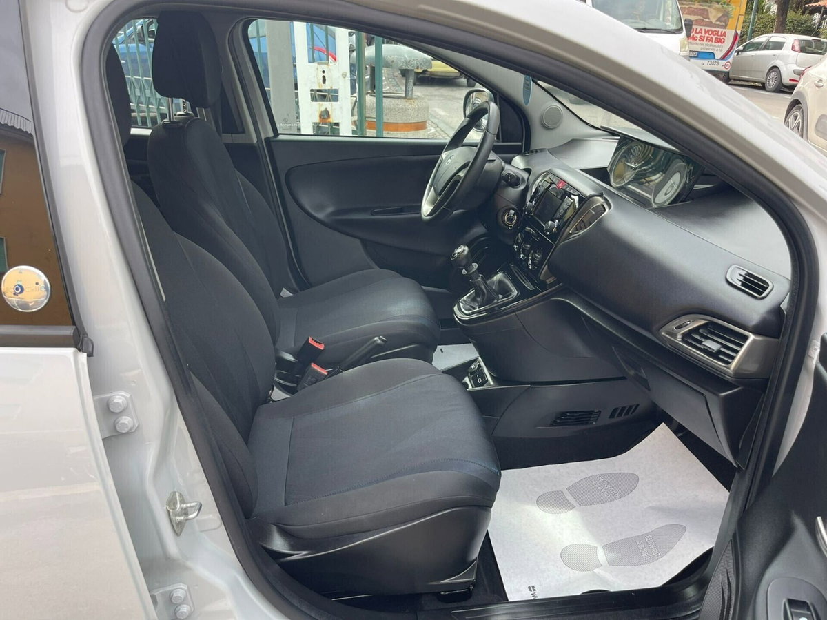 Lancia Ypsilon 1.2 69 CV 5 porte GPL Ecochic Gold (17)