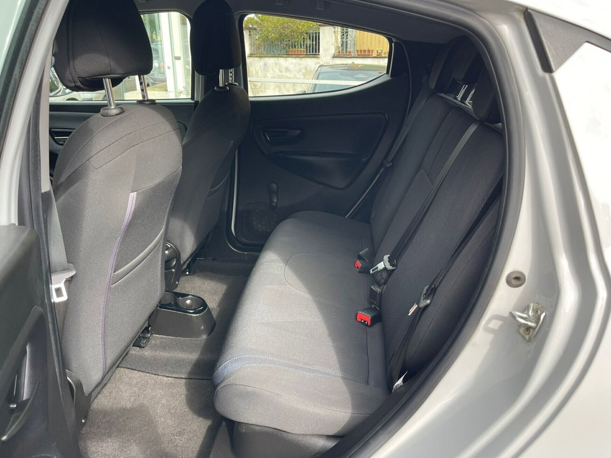 Lancia Ypsilon 1.2 69 CV 5 porte GPL Ecochic Gold (19)