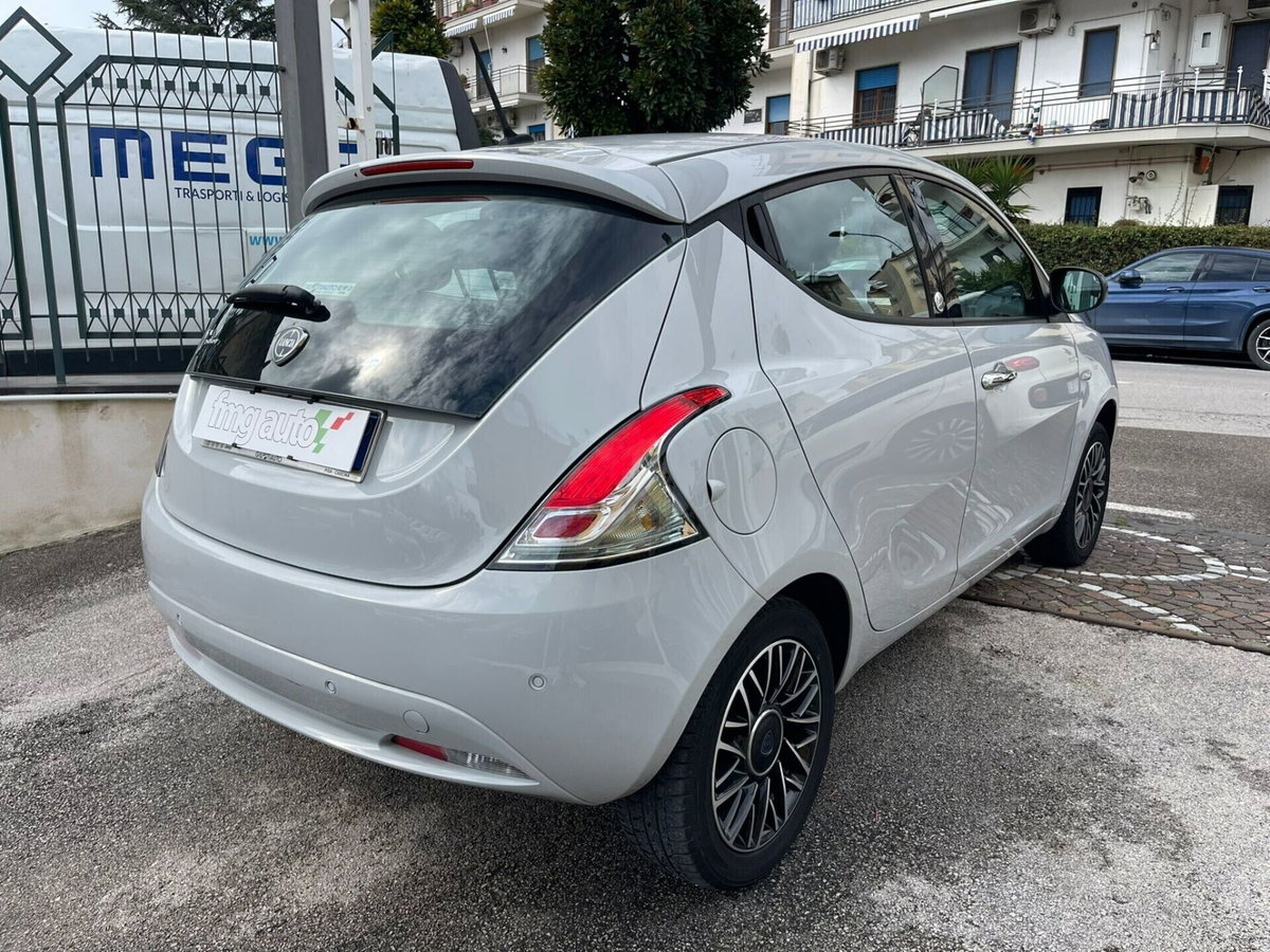 Lancia Ypsilon 1.2 69 CV 5 porte GPL Ecochic Gold (6)