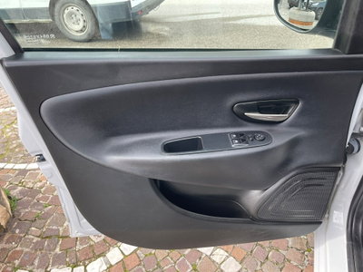 Lancia Ypsilon 1.2 69 CV 5 porte GPL Ecochic Gold (9)