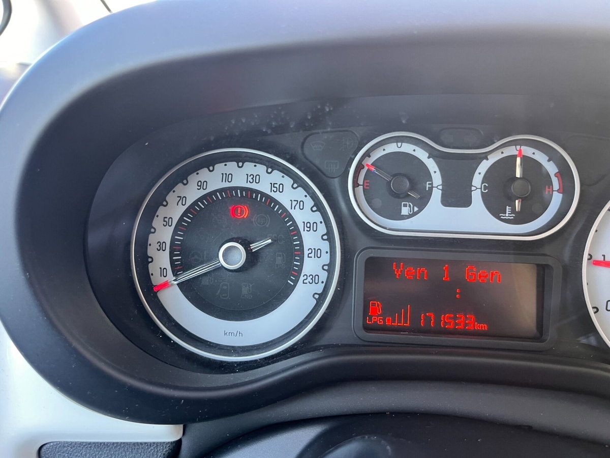 Fiat 500L 1.4 T-Jet 120 CV GPL Lounge (13)