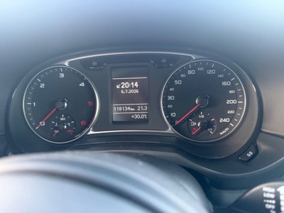 Audi A1 1.6 TDI 105 CV Attraction (14)