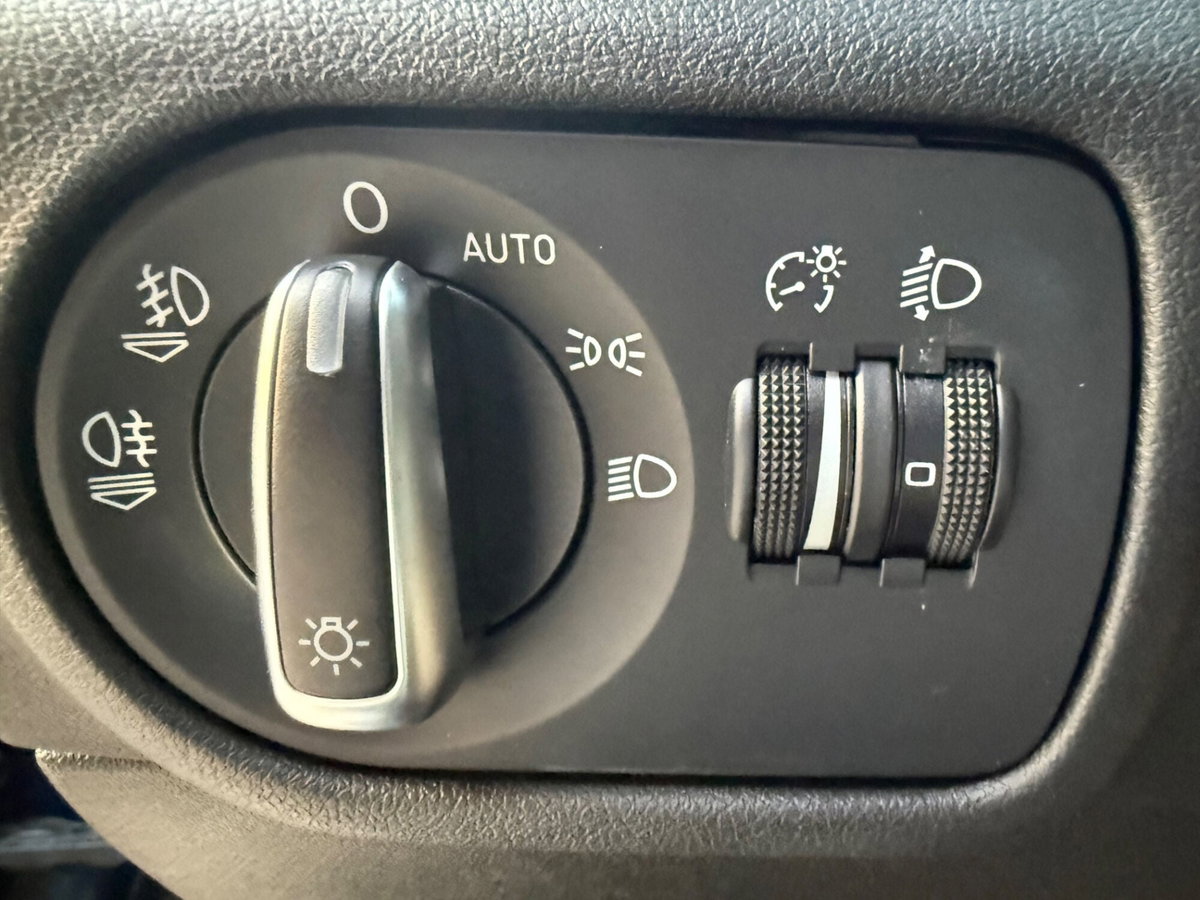 Audi A1 1.6 TDI 105 CV Attraction (15)