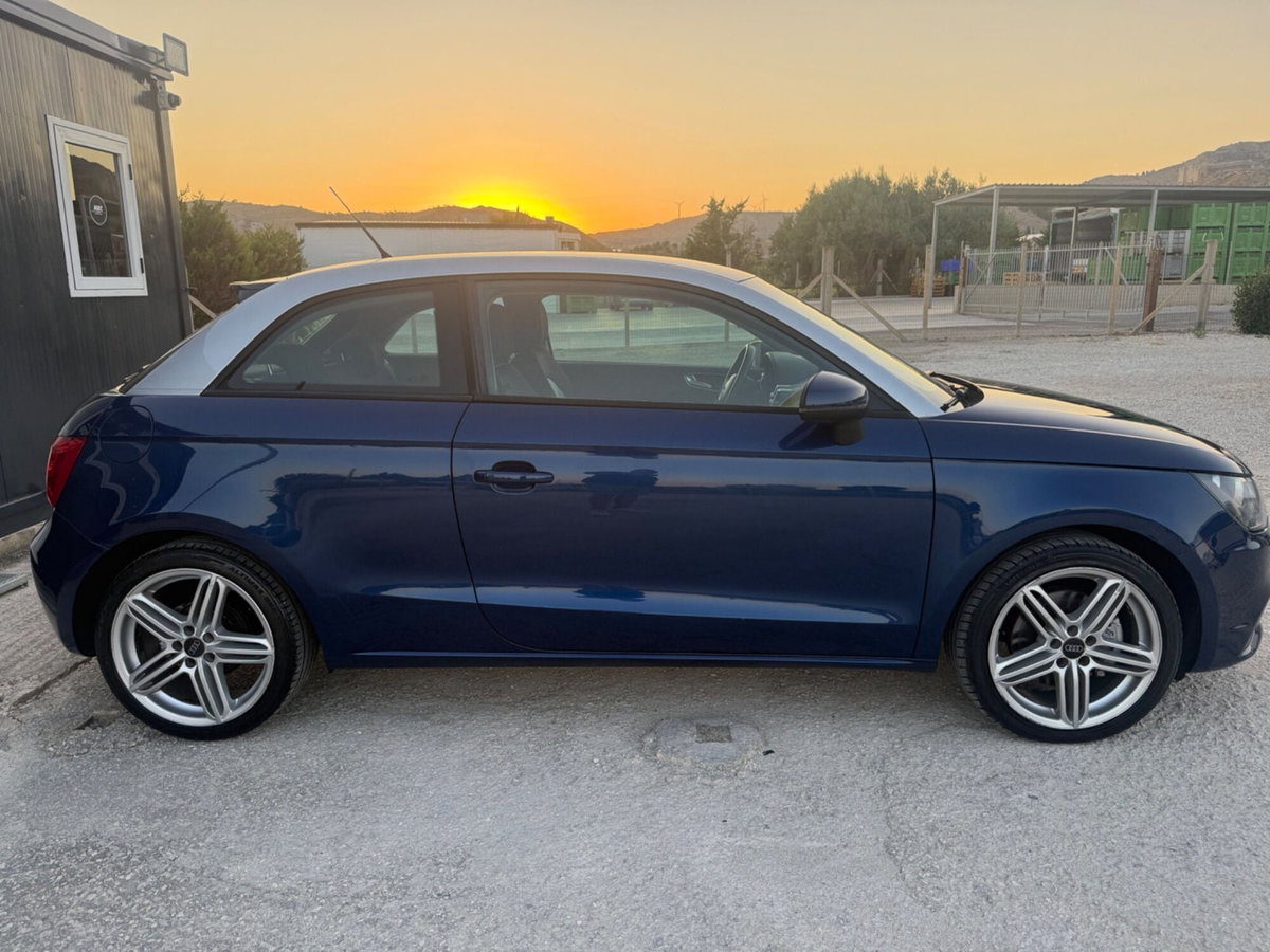 Audi A1 1.6 TDI 105 CV Attraction (4)