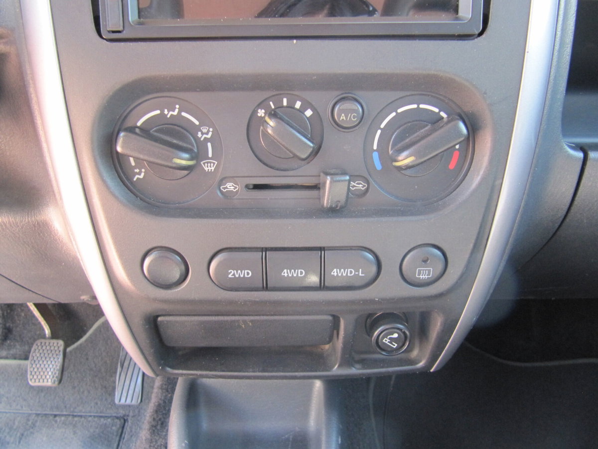 Suzuki Jimny 1.5 DDiS cat 4WD JLX Più (7)