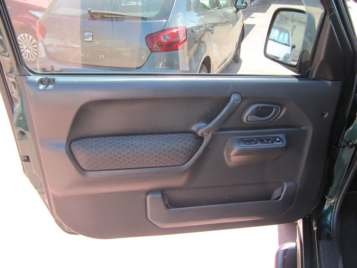 Suzuki Jimny 1.5 DDiS cat 4WD JLX Più (9)