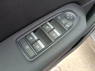 Renault Captur Plug-in Hybrid E-Tech 160 CV Intens (18)