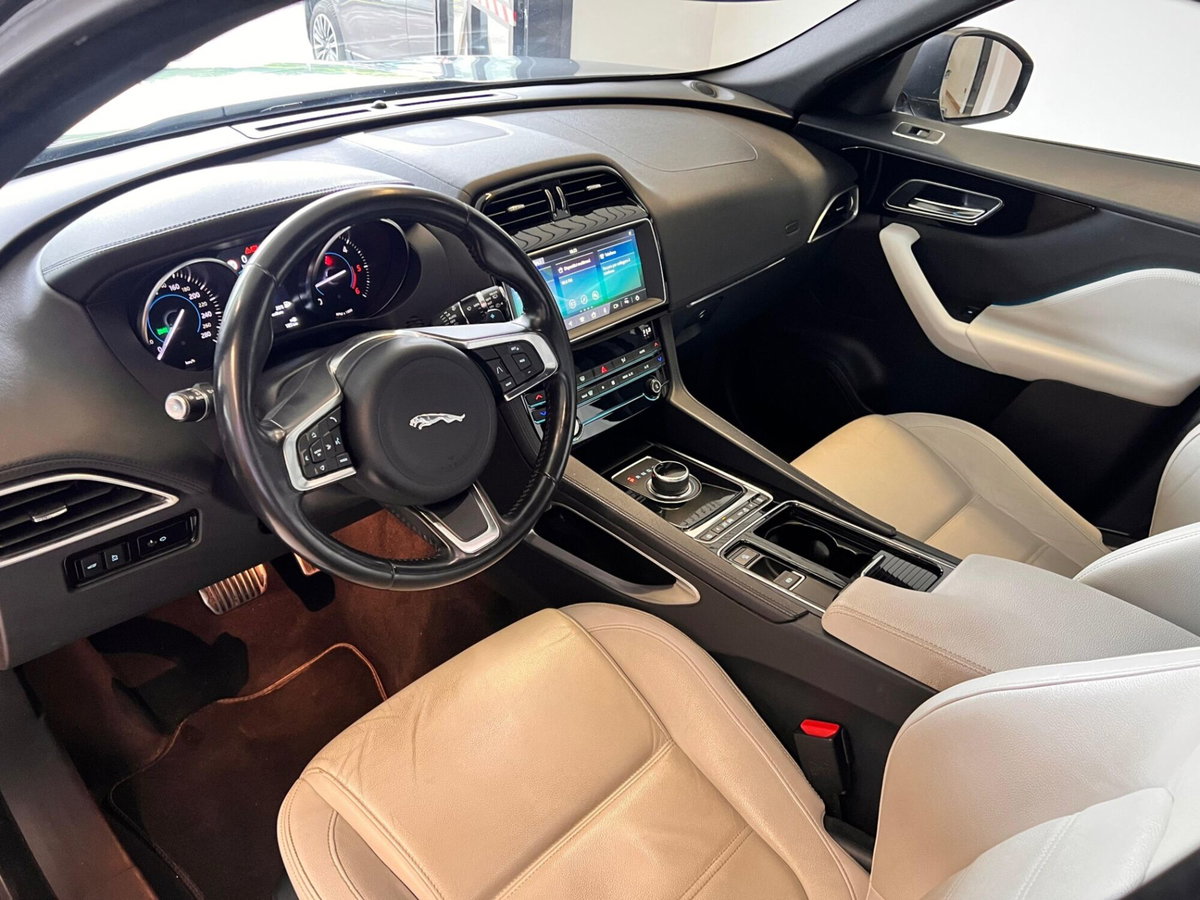 Jaguar E-Pace 2.0D 180 CV AWD (7)