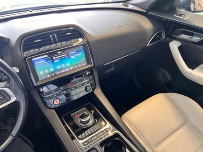 Jaguar E-Pace 2.0D 180 CV AWD (9)
