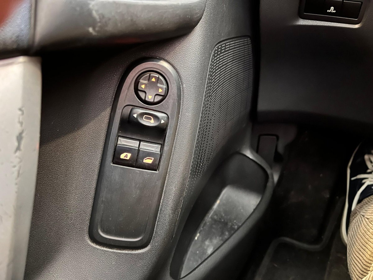 Citroen C3 1.1 Exclusive (10)