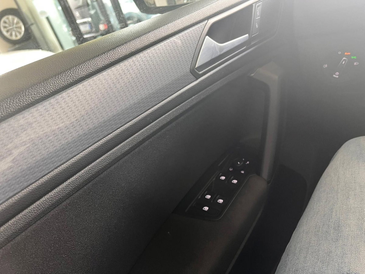 Volkswagen Tiguan 2.0 TDI 150 CV SCR DSG 4MOTION Elegance (14)