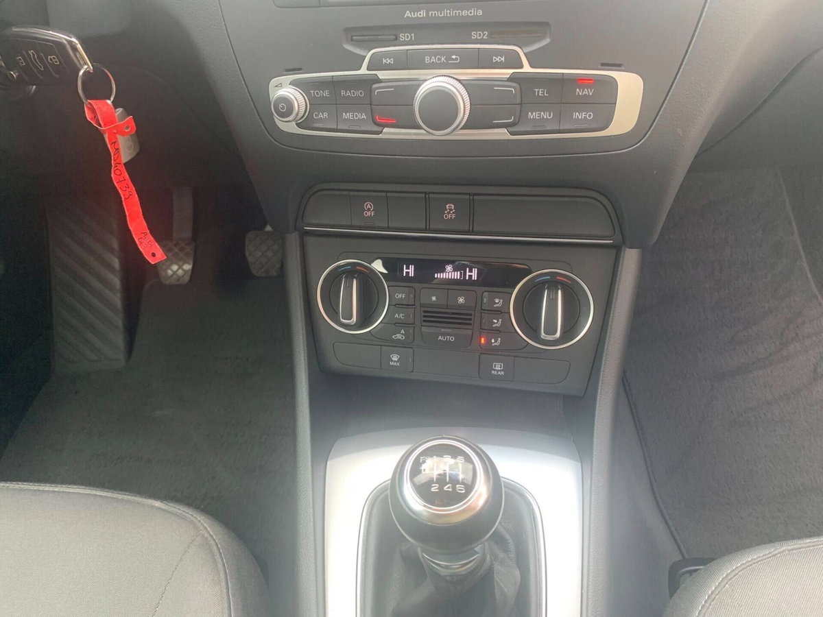 Audi Q3 2.0 TDI 120 CV Sport (13)