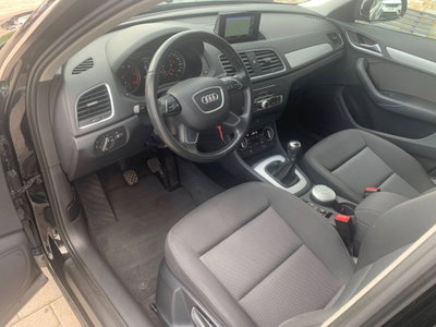 Audi Q3 2.0 TDI 120 CV Sport (8)