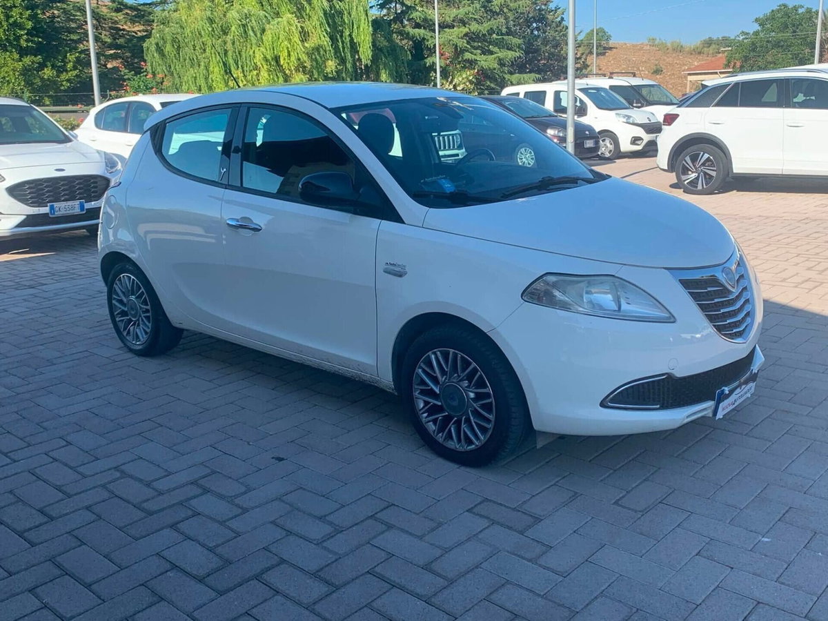 Lancia Ypsilon 1.3 MJT 16V 95 CV 5 porte S&S Gold (2)