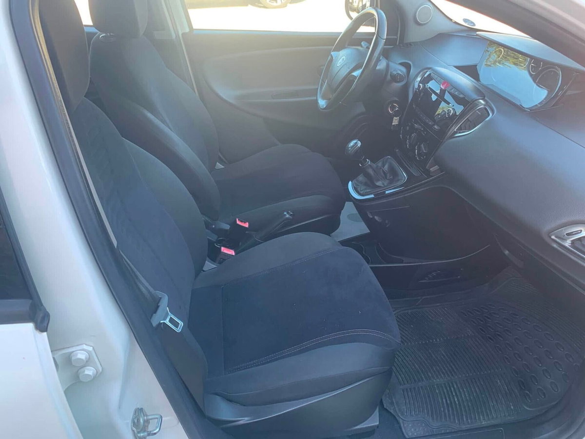 Lancia Ypsilon 1.3 MJT 16V 95 CV 5 porte S&S Gold (9)