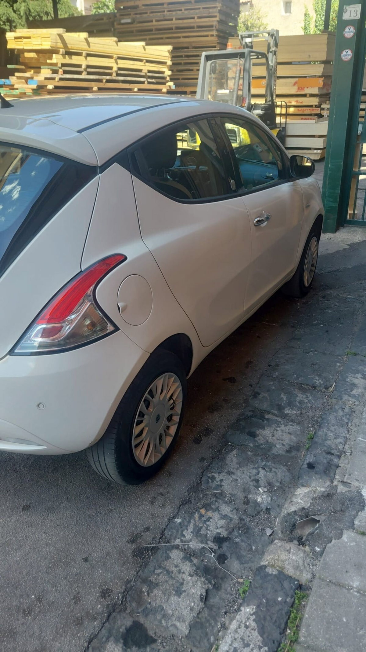Lancia Ypsilon 0.9 TwinAir 85 CV 5 porte Metano Ecochic Platinum (2)