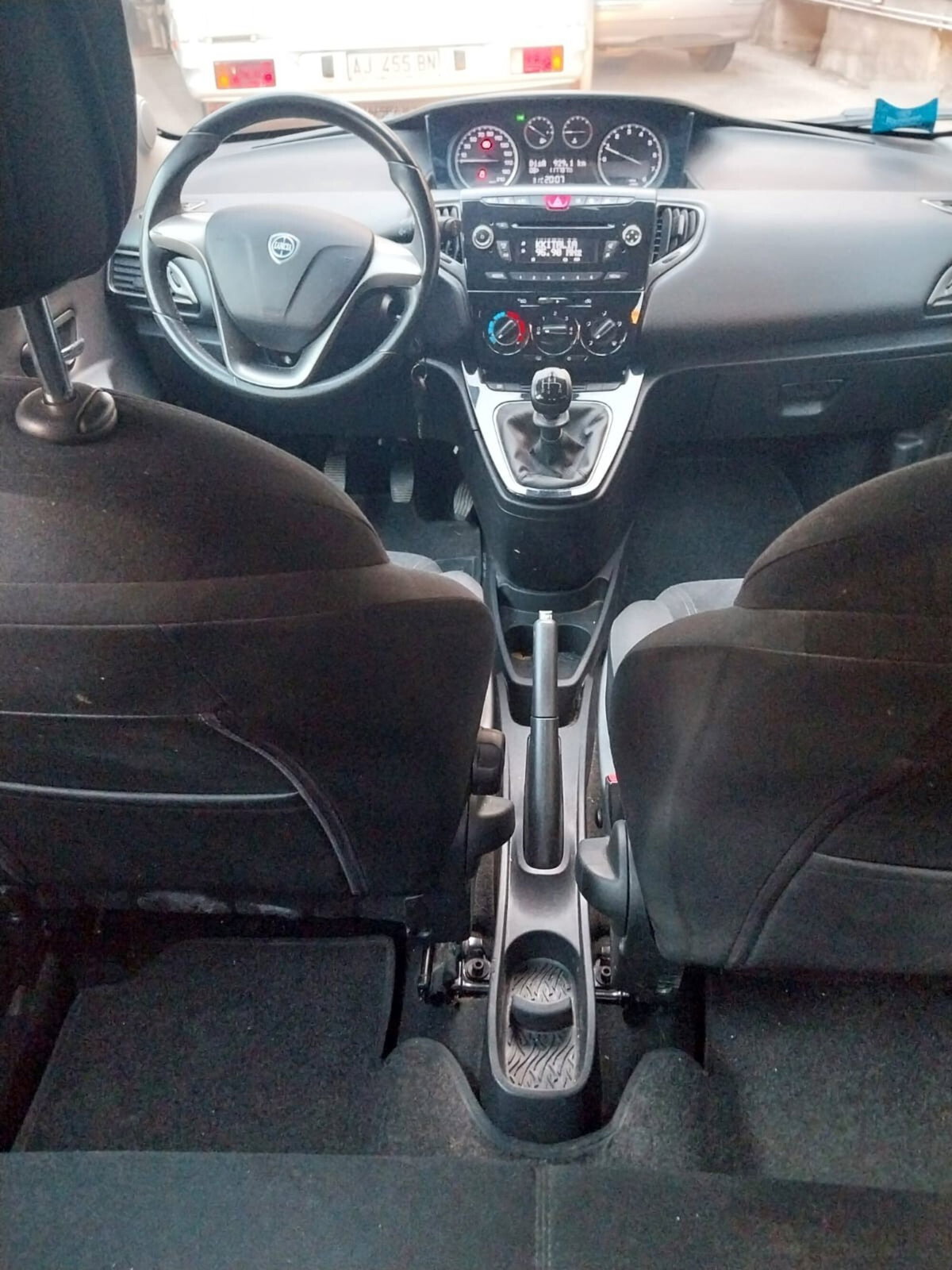 Lancia Ypsilon 1.2 69 CV 5 porte Platinum (15)