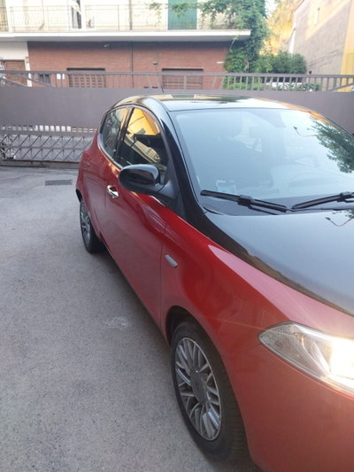 Lancia Ypsilon 1.2 69 CV 5 porte Platinum (2)