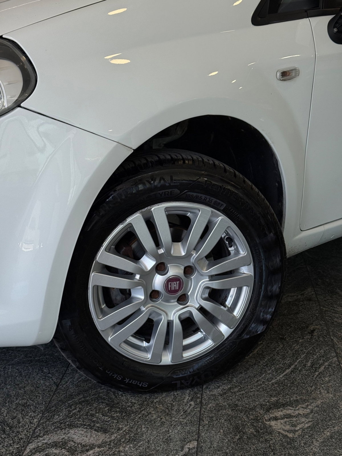 Fiat Punto 1.4 8V 5 porte Natural Power Pop (13)