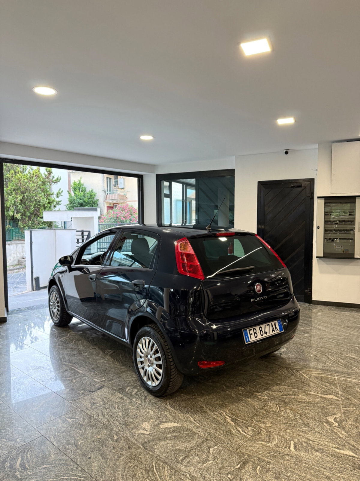 Fiat Punto 1.4 8V 5 porte Natural Power Street (2)
