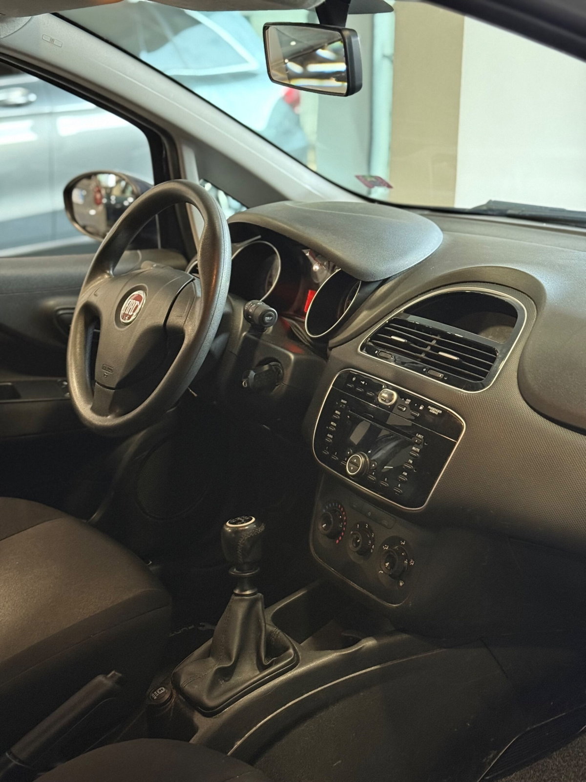 Fiat Punto 1.4 8V 5 porte Natural Power Street (8)