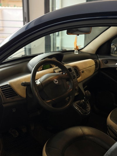 Lancia Ypsilon 1.2 Argento (6)