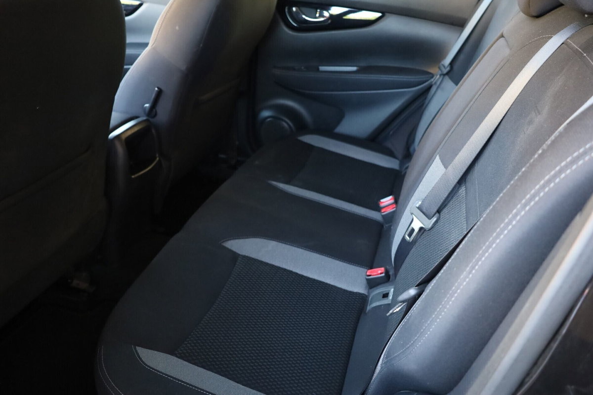 Nissan Qashqai 1.5 dCi Acenta (9)