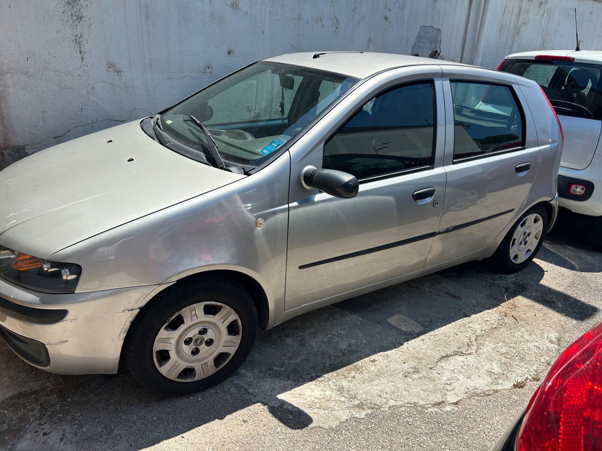 Fiat Punto 1.2i cat 5 porte EL (2)