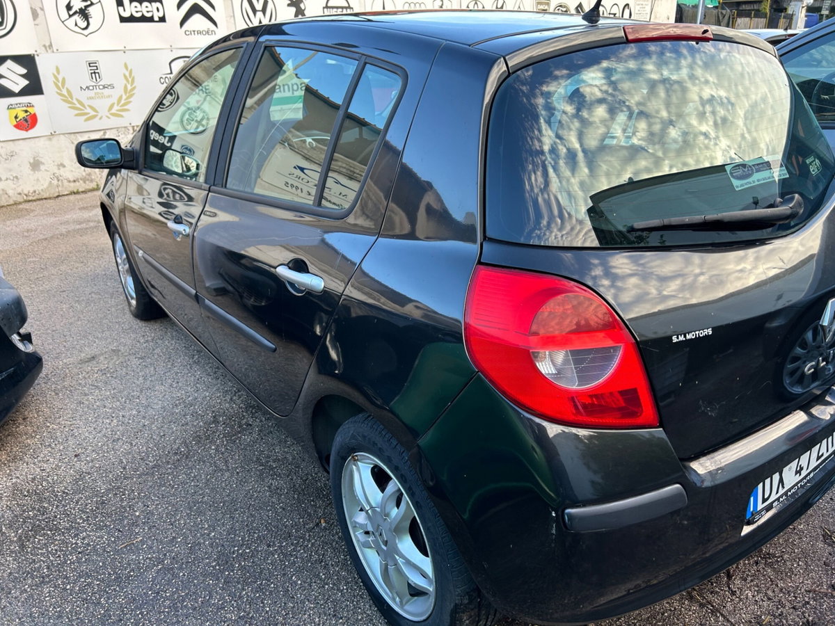 Renault Clio 1.5 dCi 85CV 5 porte Dynamique (2)